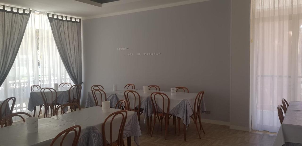 Hotel Monaco - Parcheggio Incluso Min 2 Gg ミラノ・マリッティマ エクステリア 写真