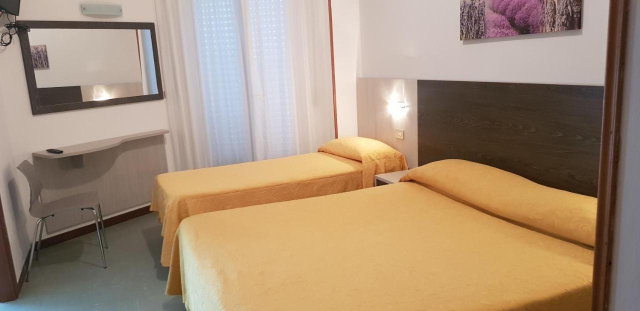 Hotel Monaco - Parcheggio Incluso Min 2 Gg ミラノ・マリッティマ エクステリア 写真