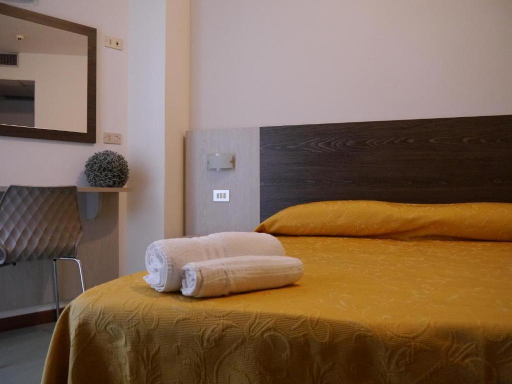 Hotel Monaco - Parcheggio Incluso Min 2 Gg ミラノ・マリッティマ エクステリア 写真