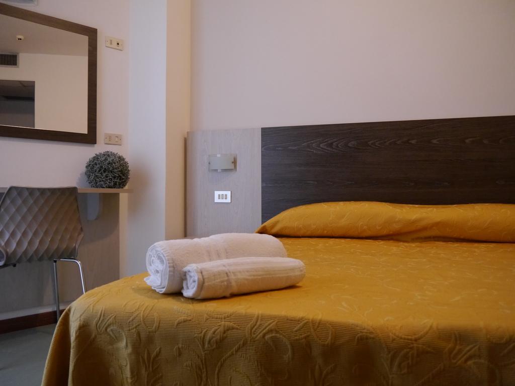 Hotel Monaco - Parcheggio Incluso Min 2 Gg ミラノ・マリッティマ エクステリア 写真