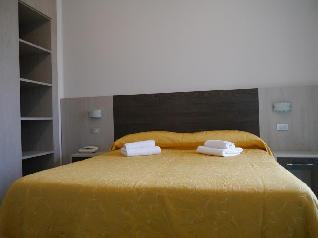 Hotel Monaco - Parcheggio Incluso Min 2 Gg ミラノ・マリッティマ エクステリア 写真